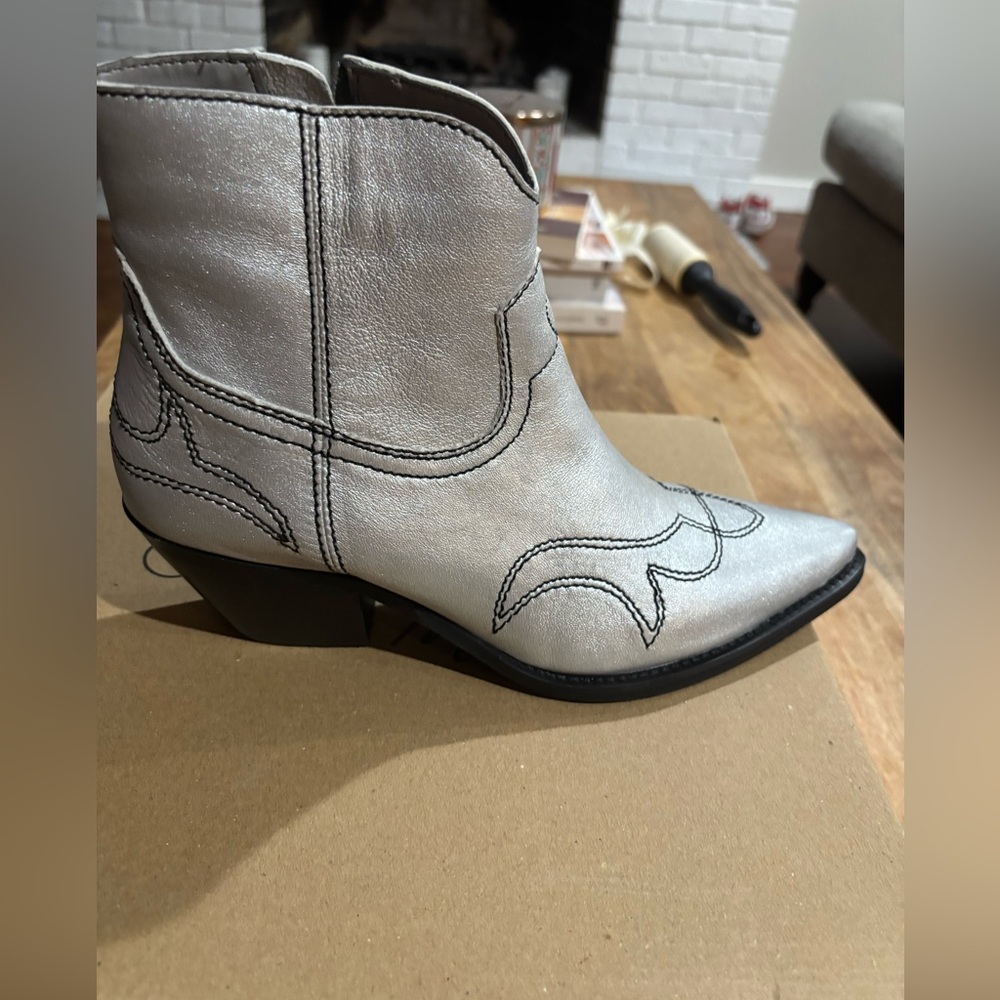 Brand New Silver Western Boots by Mattise